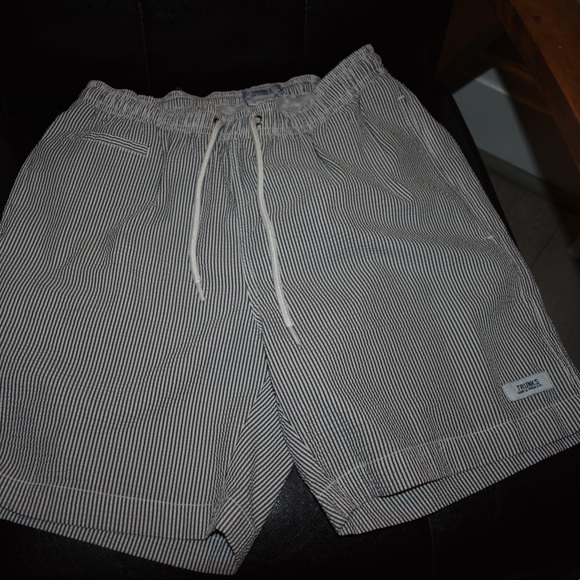 Host Pick! Trunks - Picture 3 of 6